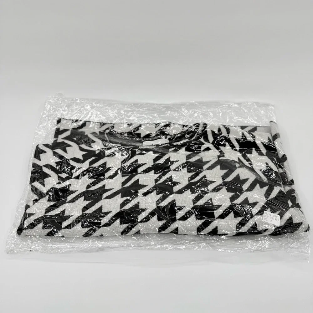 Six/Fifty Classic Houndstooth Black‎ and White Women's Sweater